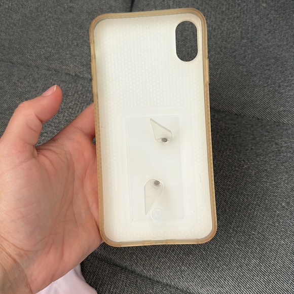 Loopy case - Picture 2 of 4